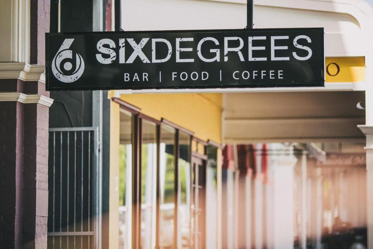 Six Degrees Boutique Hotel Олбани Экстерьер фото